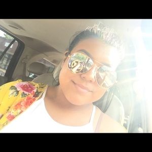 Meet your Posher, Crystal